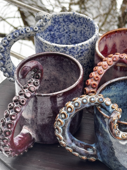 Kubek Kraken — widok z bliska na macki i szkliwa