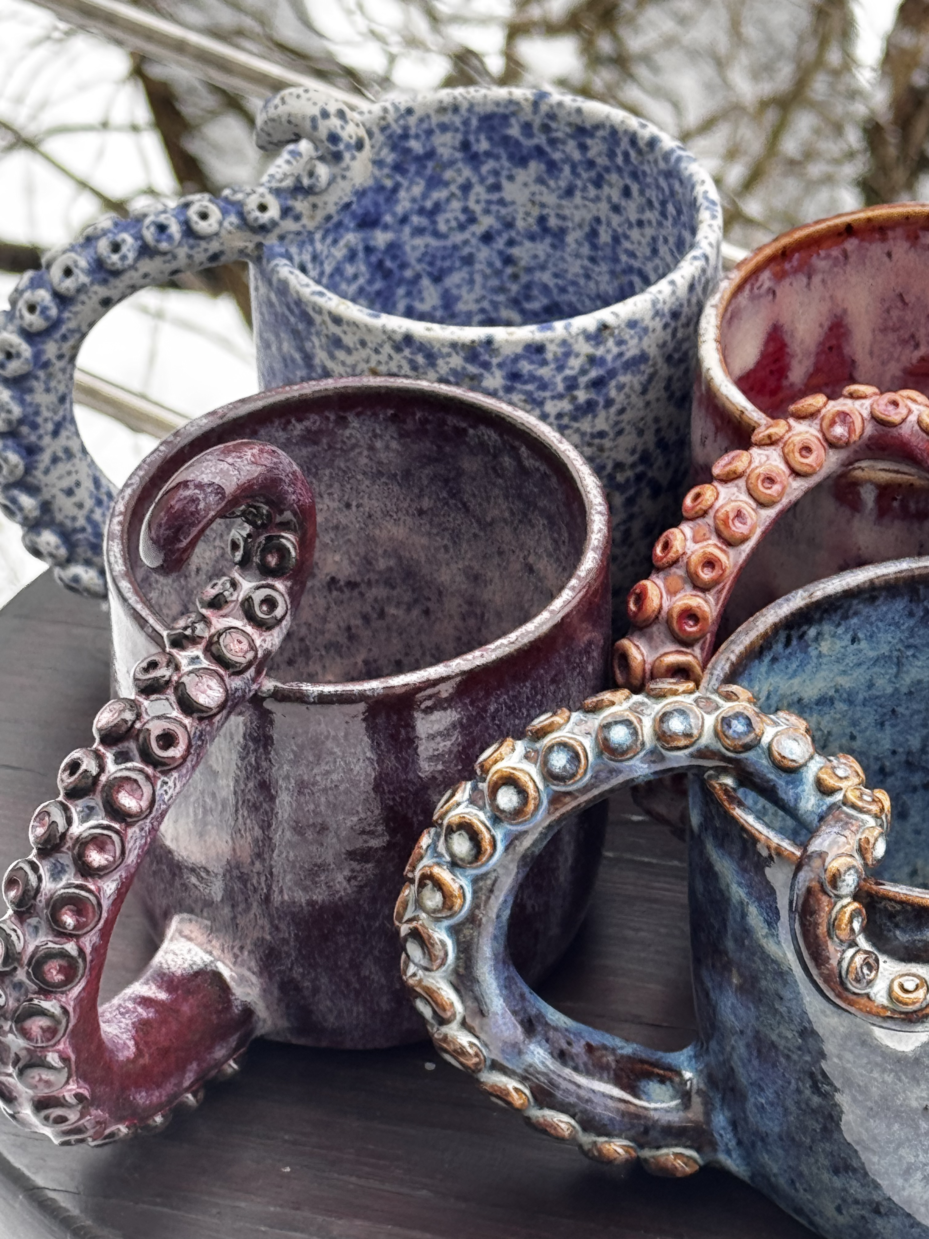 Kubek Kraken — widok z bliska na macki i szkliwa